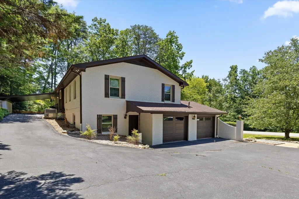 135 Palisades Drive Signal Mountain TN 37377
