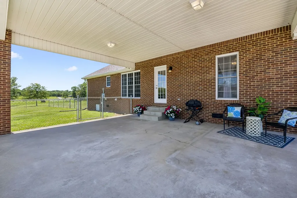 4245 James Stone Road Cedar Hill TN 37032