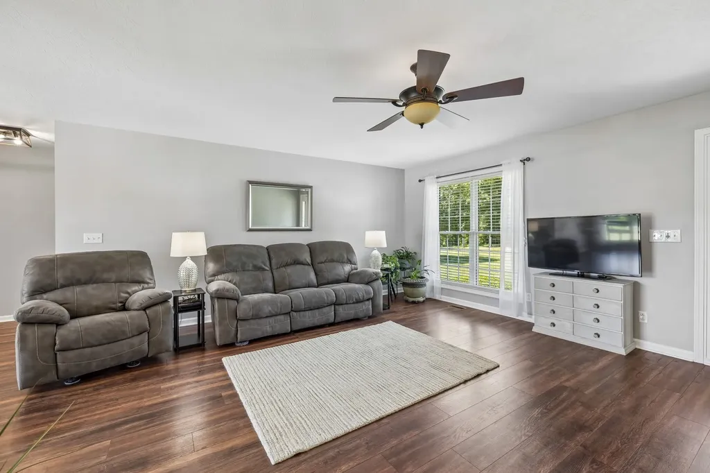4245 James Stone Road Cedar Hill TN 37032