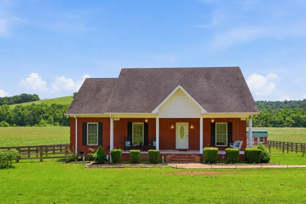 2590 Cornersville Road Lynnville TN 38472