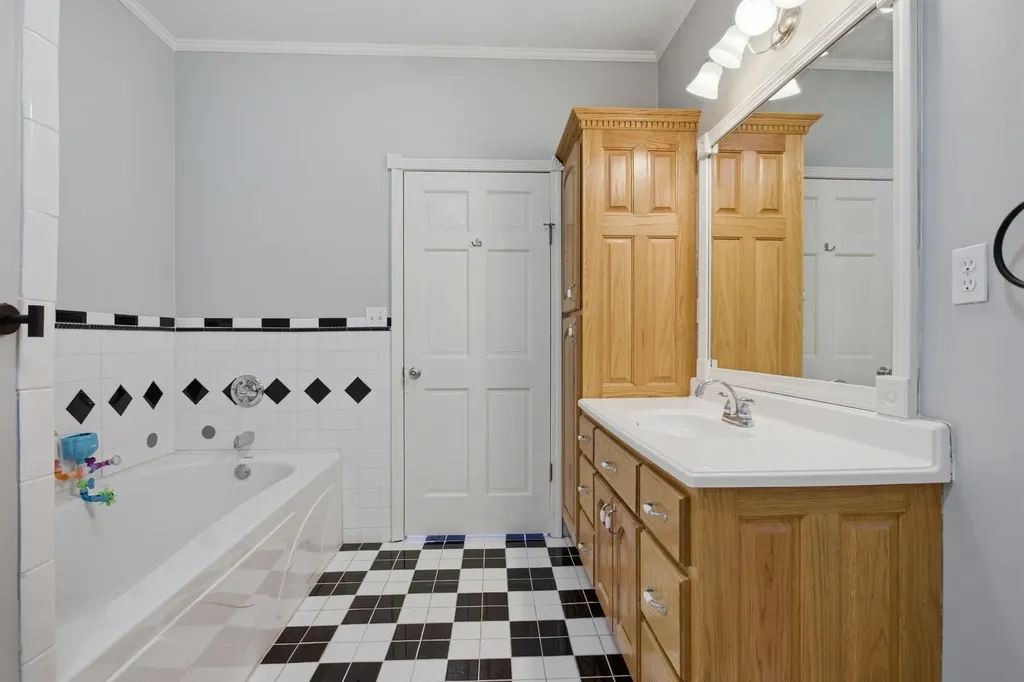 2590 Cornersville Road Lynnville TN 38472