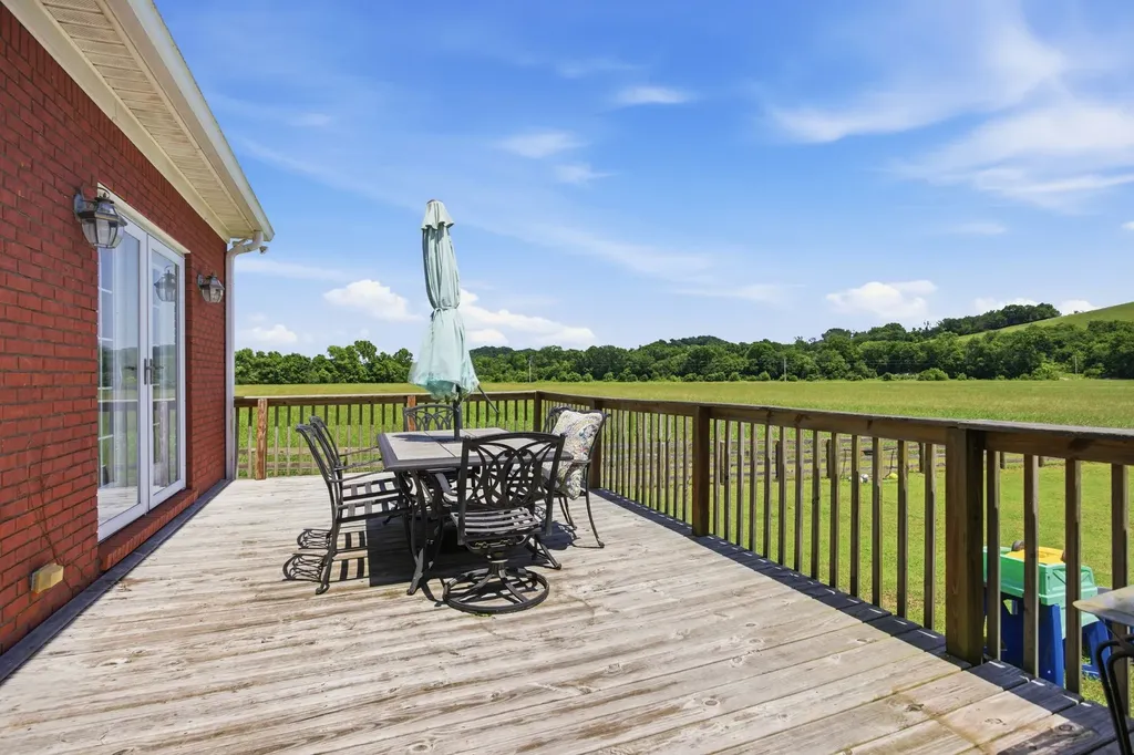2590 Cornersville Road Lynnville TN 38472