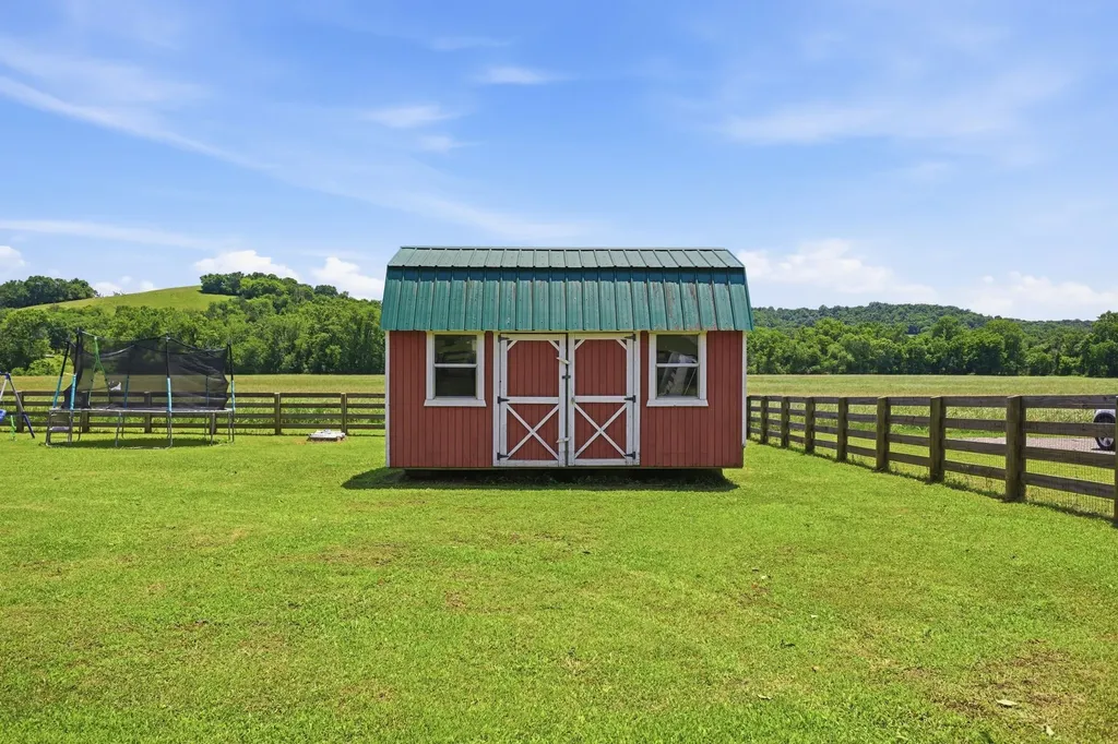 2590 Cornersville Road Lynnville TN 38472