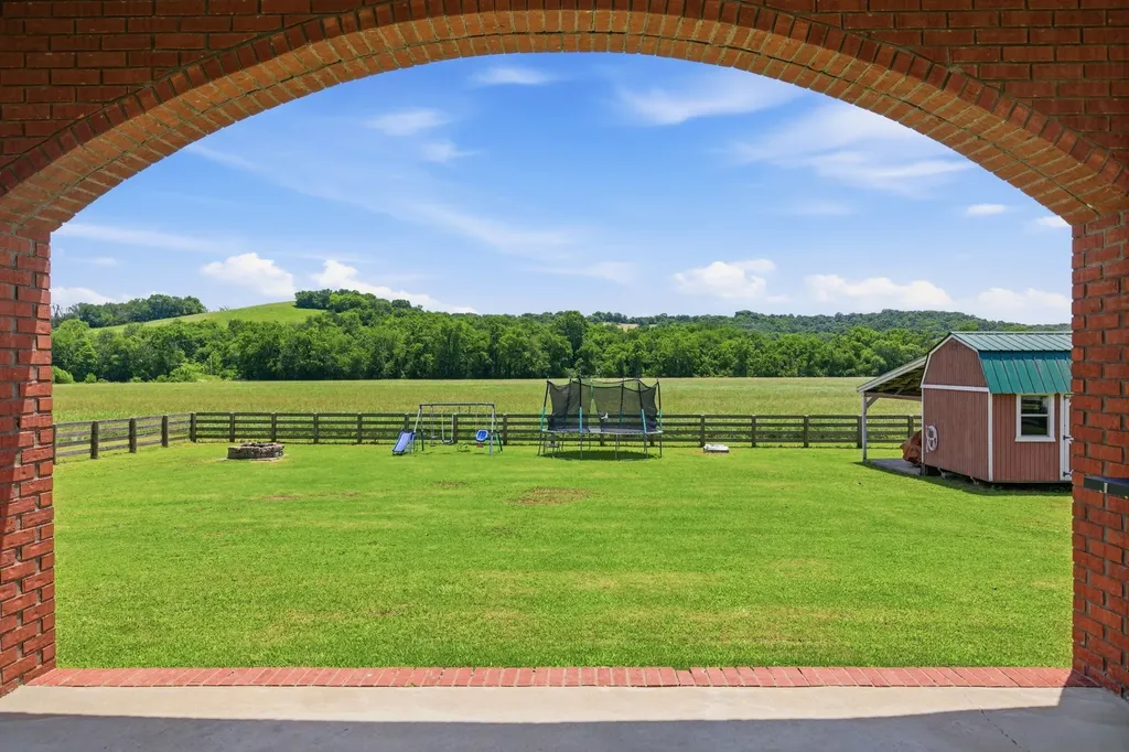 2590 Cornersville Road Lynnville TN 38472