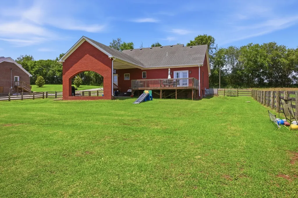 2590 Cornersville Road Lynnville TN 38472