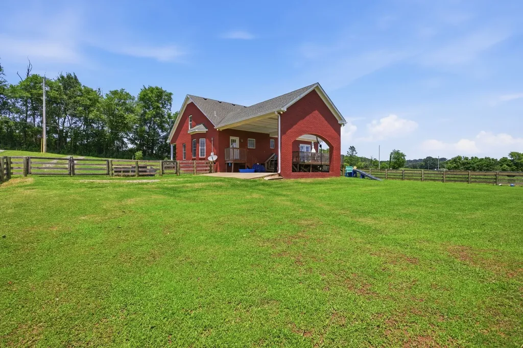 2590 Cornersville Road Lynnville TN 38472