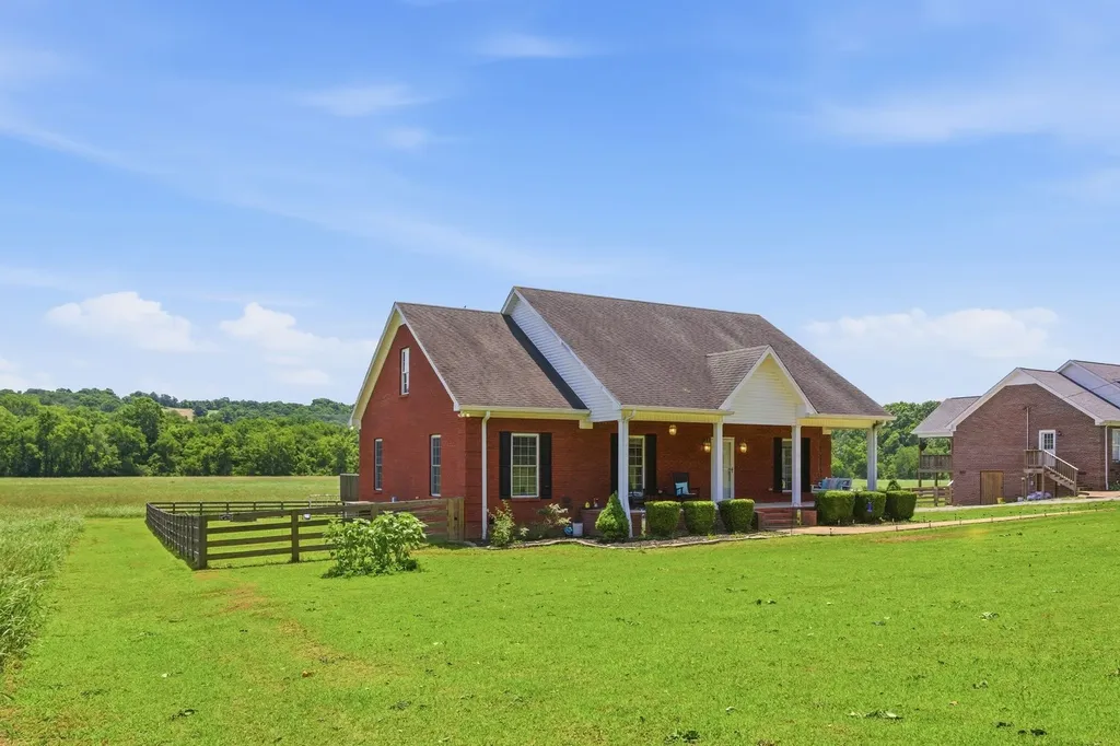 2590 Cornersville Road Lynnville TN 38472
