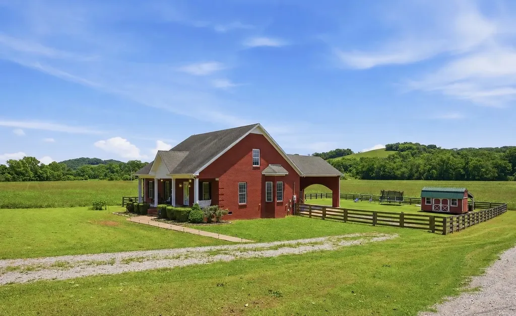 2590 Cornersville Road Lynnville TN 38472