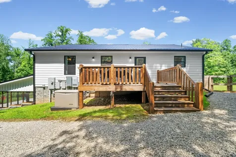 1300 Brummit Road Charlotte TN 37036