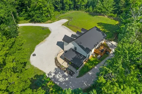 1300 Brummit Road Charlotte TN 37036