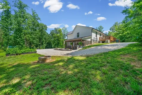 1300 Brummit Road Charlotte TN 37036