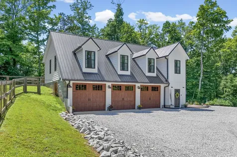 1300 Brummit Road Charlotte TN 37036