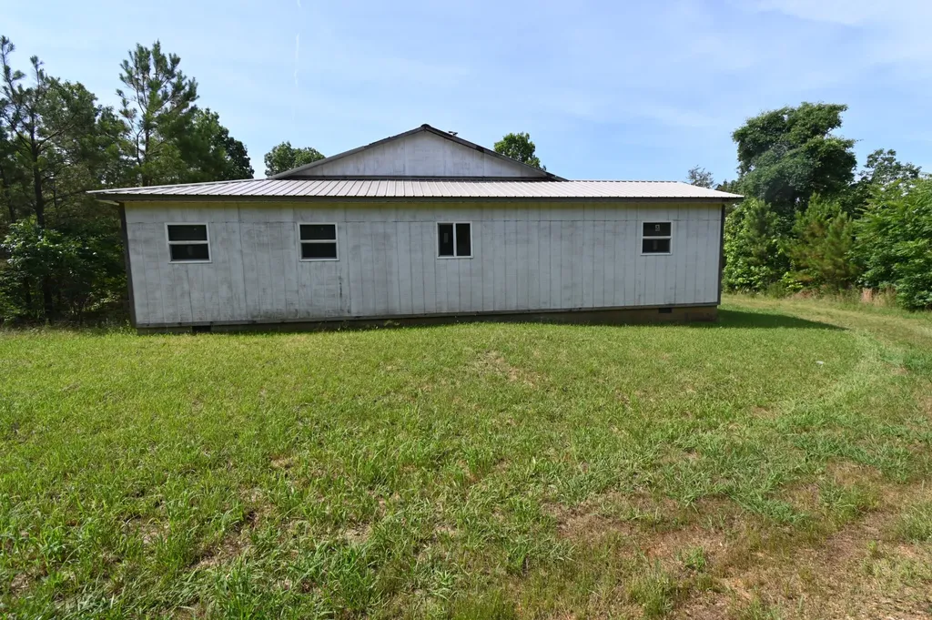 7170 Rockhouse Road Linden TN 37096