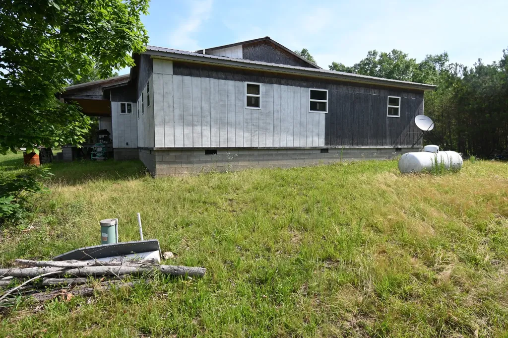 7170 Rockhouse Road Linden TN 37096