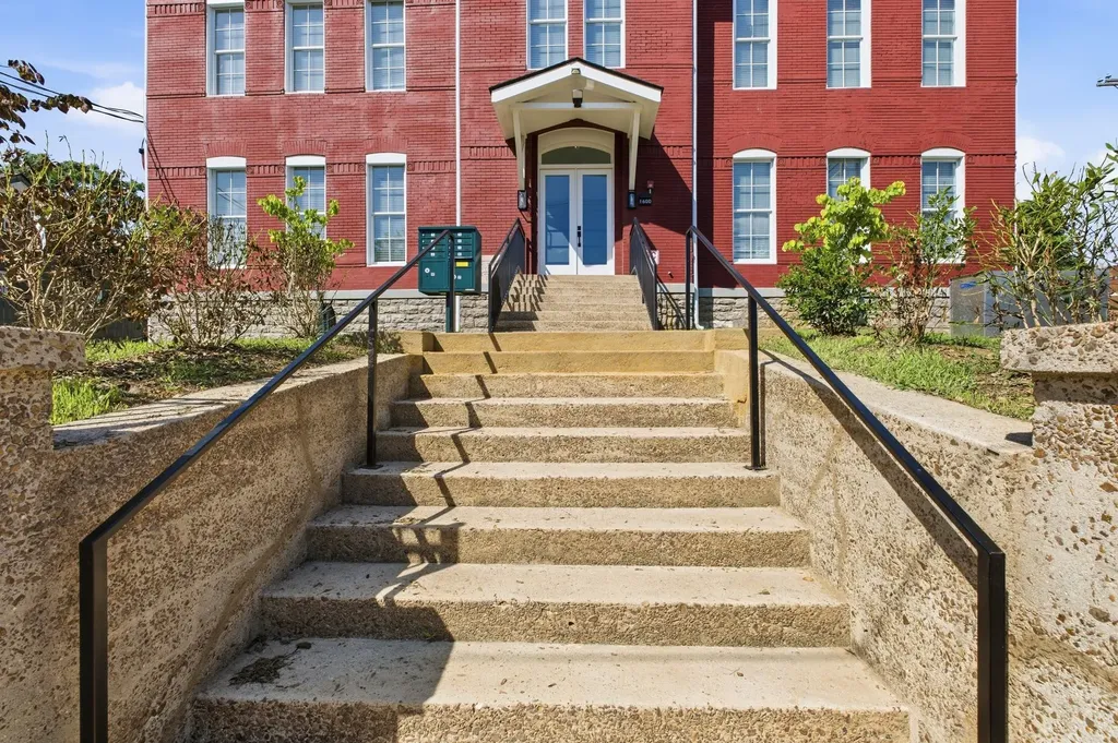1600 10th Ave, N Nashville TN 37208