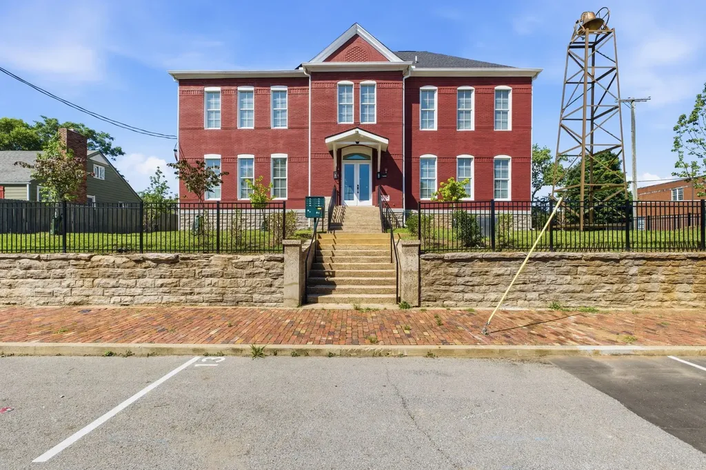 1600 10th Ave, N Nashville TN 37208