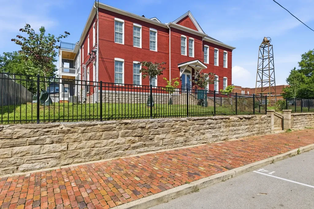 1600 10th Ave, N Nashville TN 37208