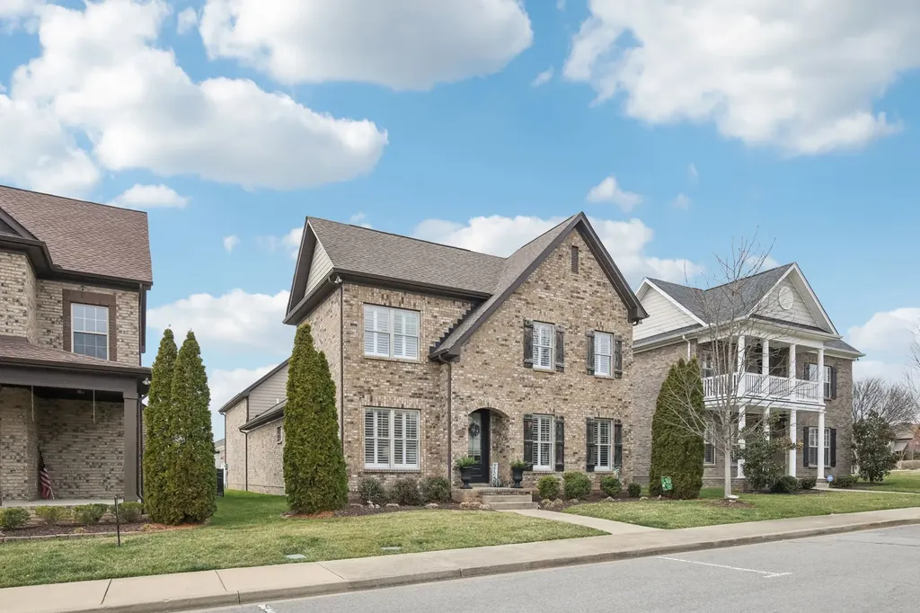 1082 N Mcmahan Drive Gallatin TN 37066