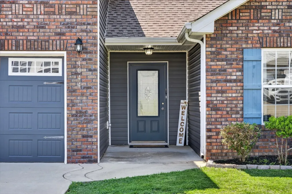 1044 Charles Thomas Drive Clarksville TN 37042