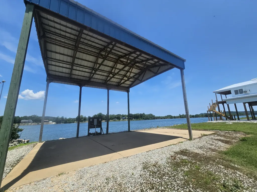 1089 River Front Drive Clifton TN 38425