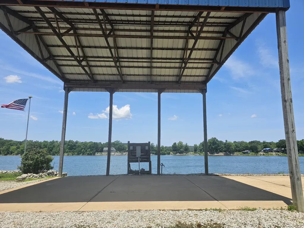 1089 River Front Drive Clifton TN 38425