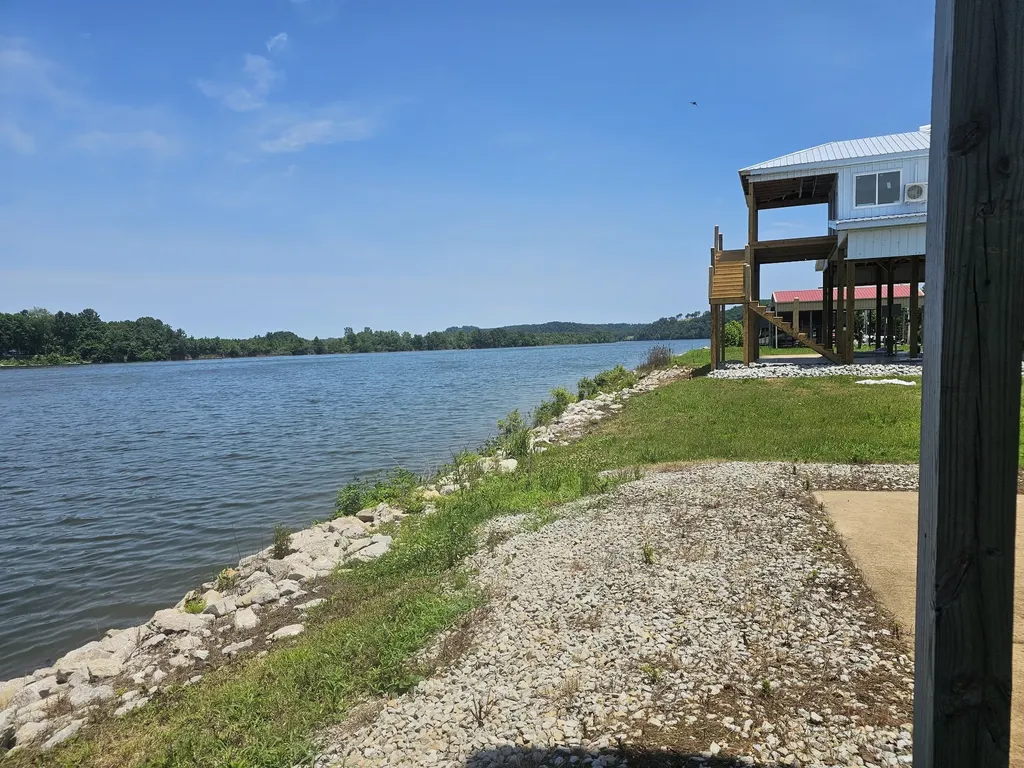 1089 River Front Drive Clifton TN 38425