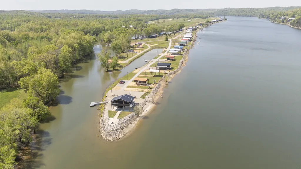 1089 River Front Drive Clifton TN 38425