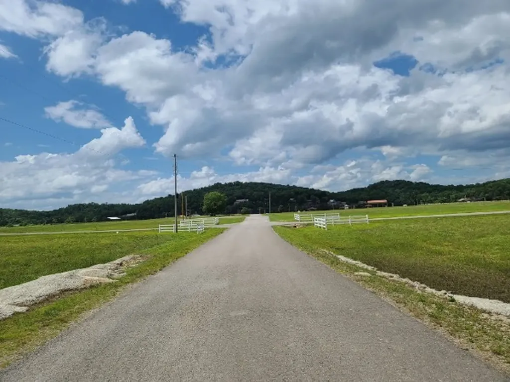 1089 River Front Drive Clifton TN 38425