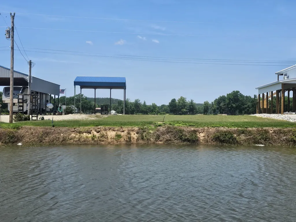 1089 River Front Drive Clifton TN 38425
