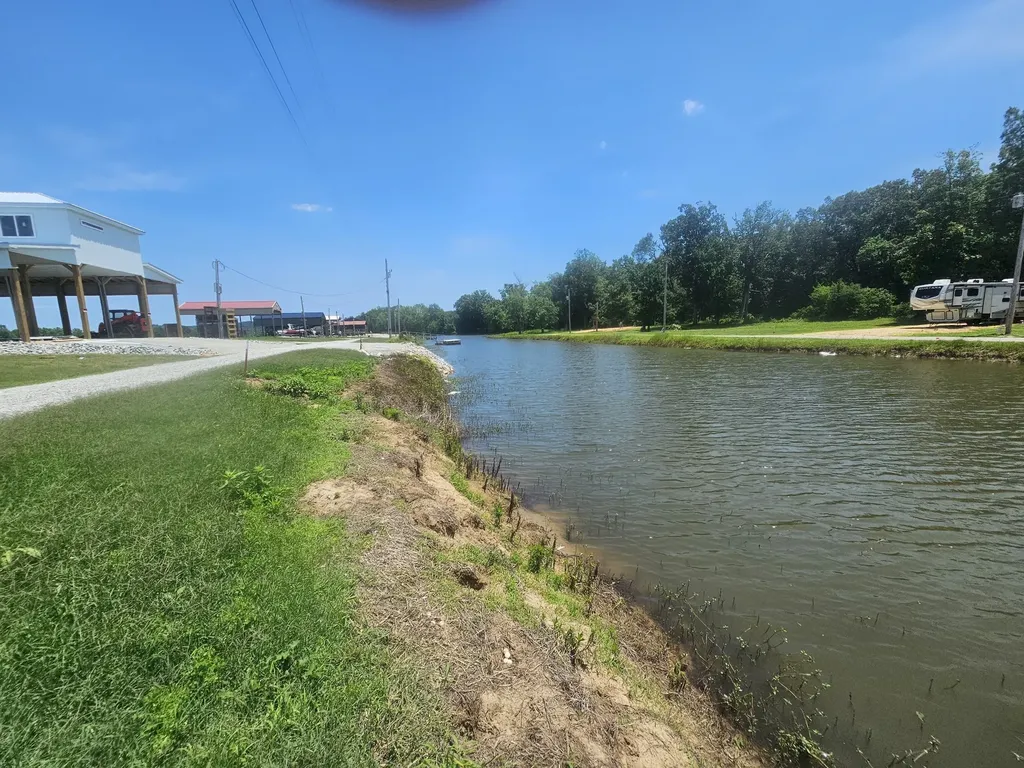1089 River Front Drive Clifton TN 38425