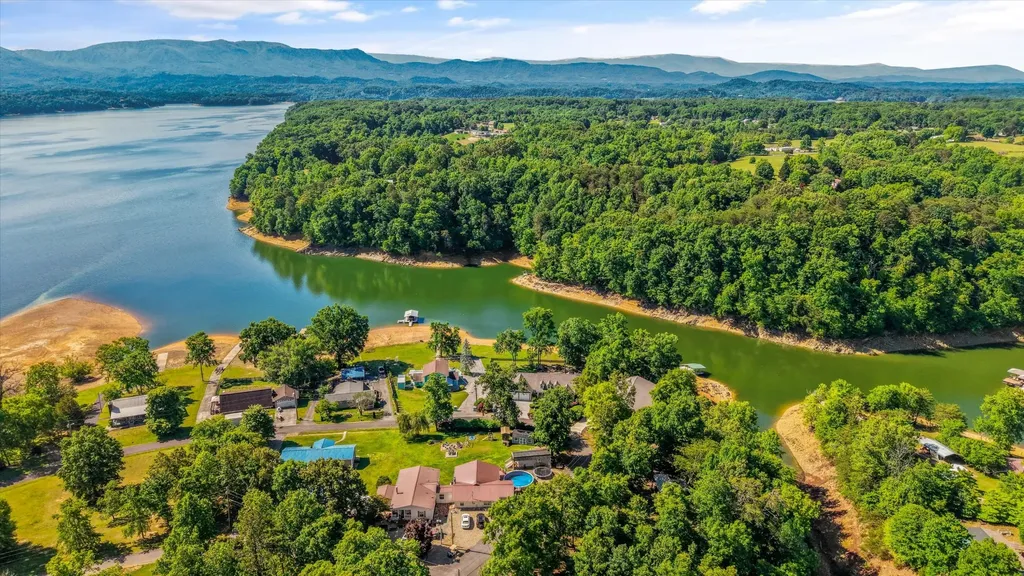 2177 Riverview Drive Dandridge TN 37725
