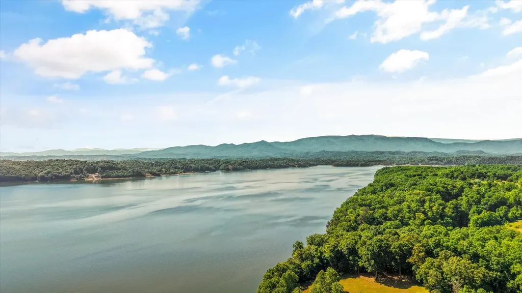 2177 Riverview Drive Dandridge TN 37725