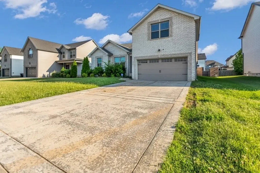 506 Latham Court Clarksville TN 37043