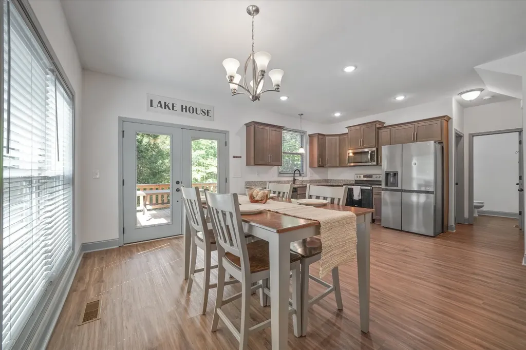 1925 Harbor Lane Dandridge TN 37725