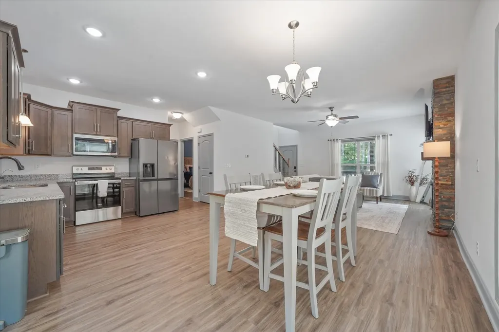 1925 Harbor Lane Dandridge TN 37725