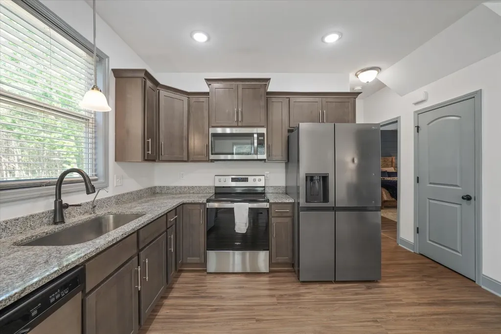1925 Harbor Lane Dandridge TN 37725