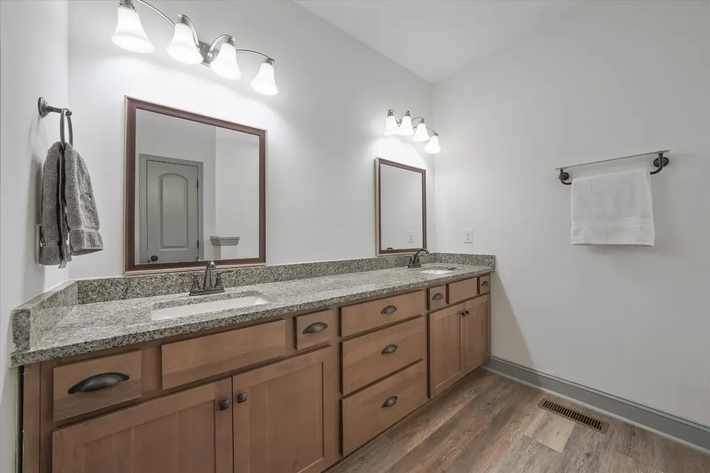 1925 Harbor Lane Dandridge TN 37725
