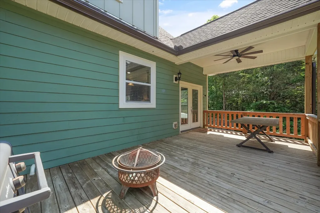 1925 Harbor Lane Dandridge TN 37725