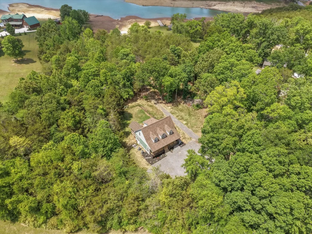 1925 Harbor Lane Dandridge TN 37725