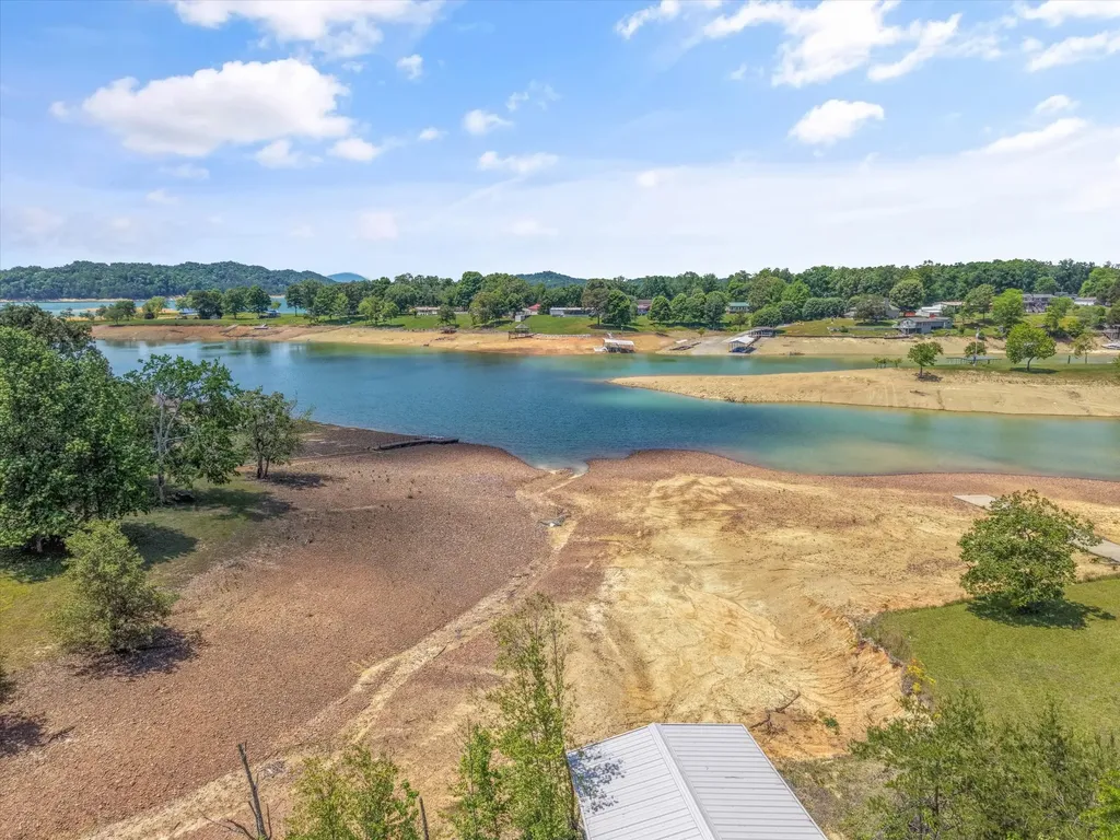 1925 Harbor Lane Dandridge TN 37725