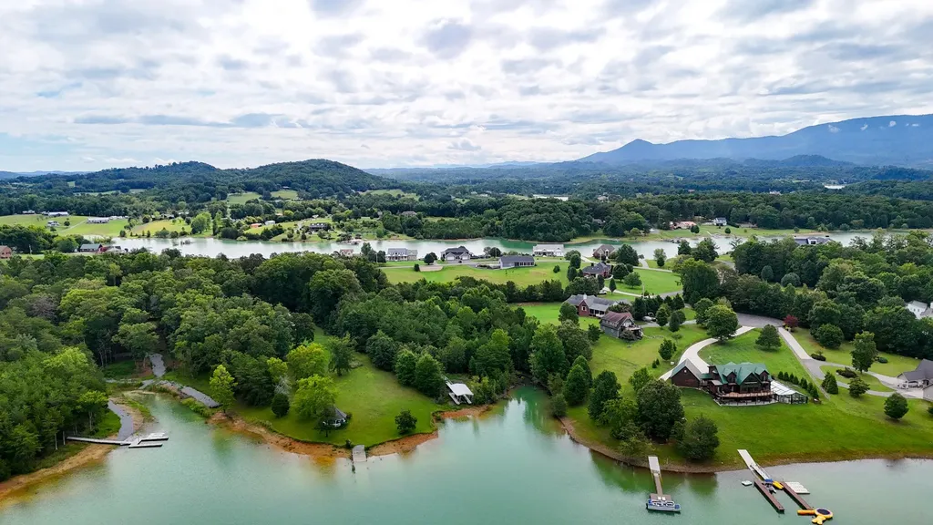 1925 Harbor Lane Dandridge TN 37725