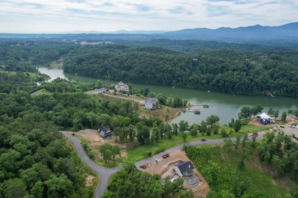 44 Stone Harbor Drive Dandridge TN 37725