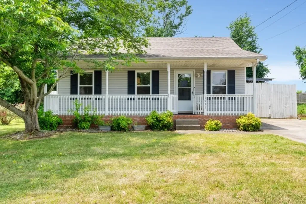 1921 Timberline Circle Oak Grove KY 42262