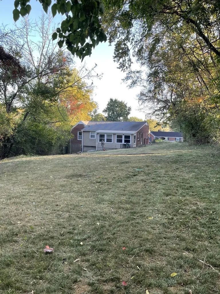2003 Hackberry Lane Nashville TN 37206