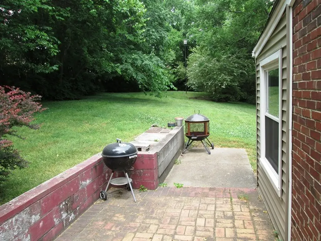 2003 Hackberry Lane Nashville TN 37206