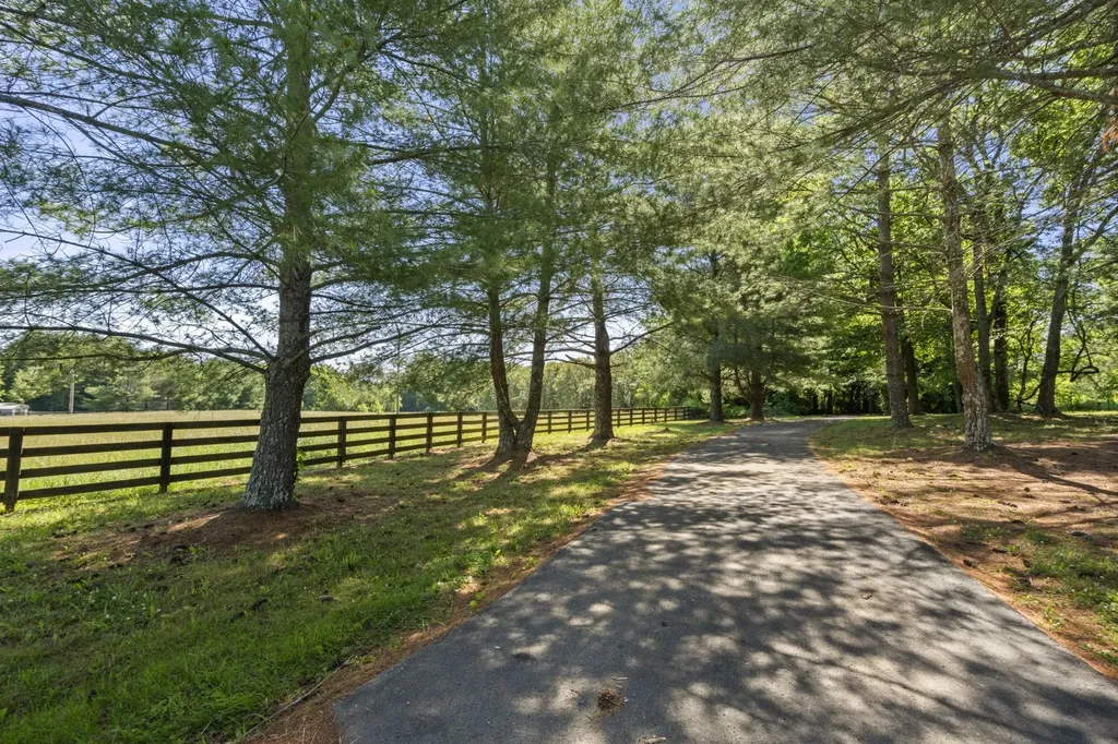 8238 Hawkins Road College Grove TN 37046