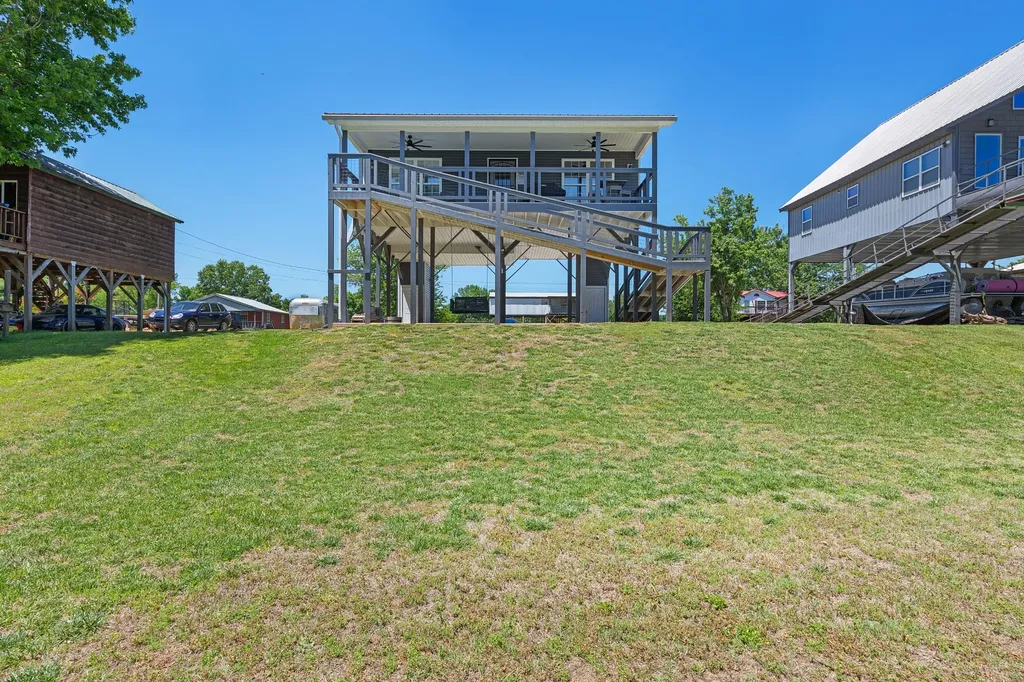 958 Pevahouse Camp Lane Decaturville TN 38329
