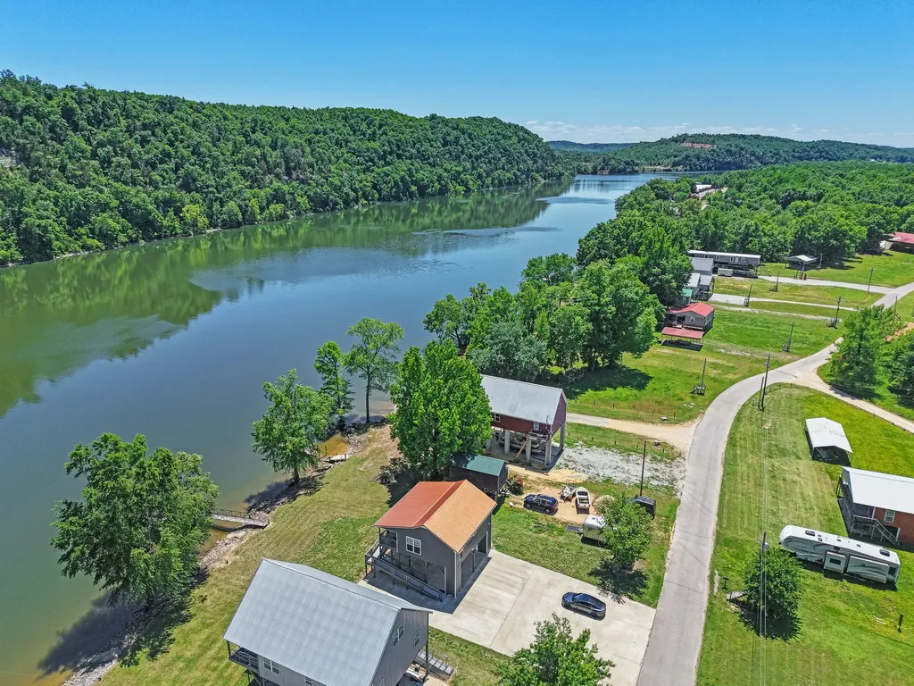 958 Pevahouse Camp Lane Decaturville TN 38329