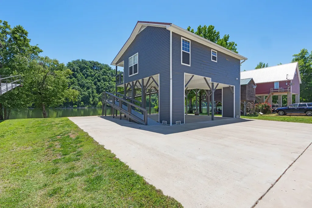 958 Pevahouse Camp Lane Decaturville TN 38329
