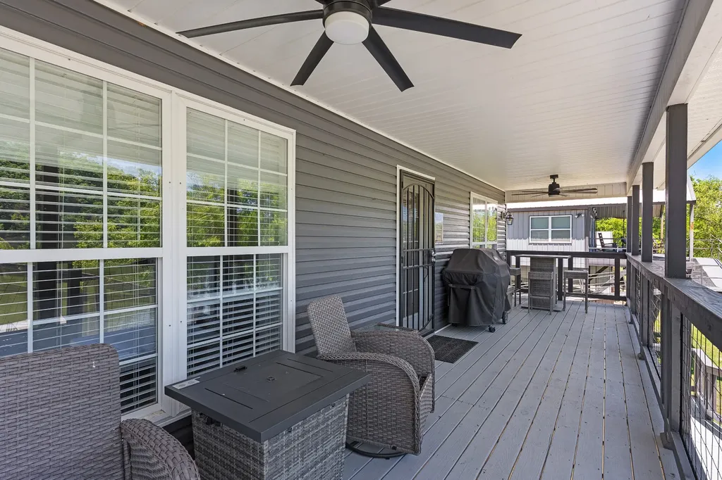 958 Pevahouse Camp Lane Decaturville TN 38329